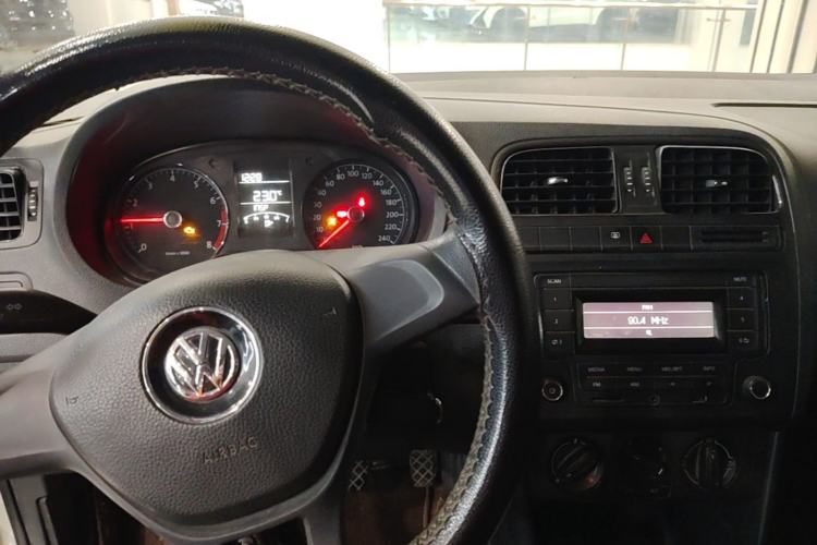 Used Volkswagen Polo 2014 1.4L Manual Fashion Edition Center Console