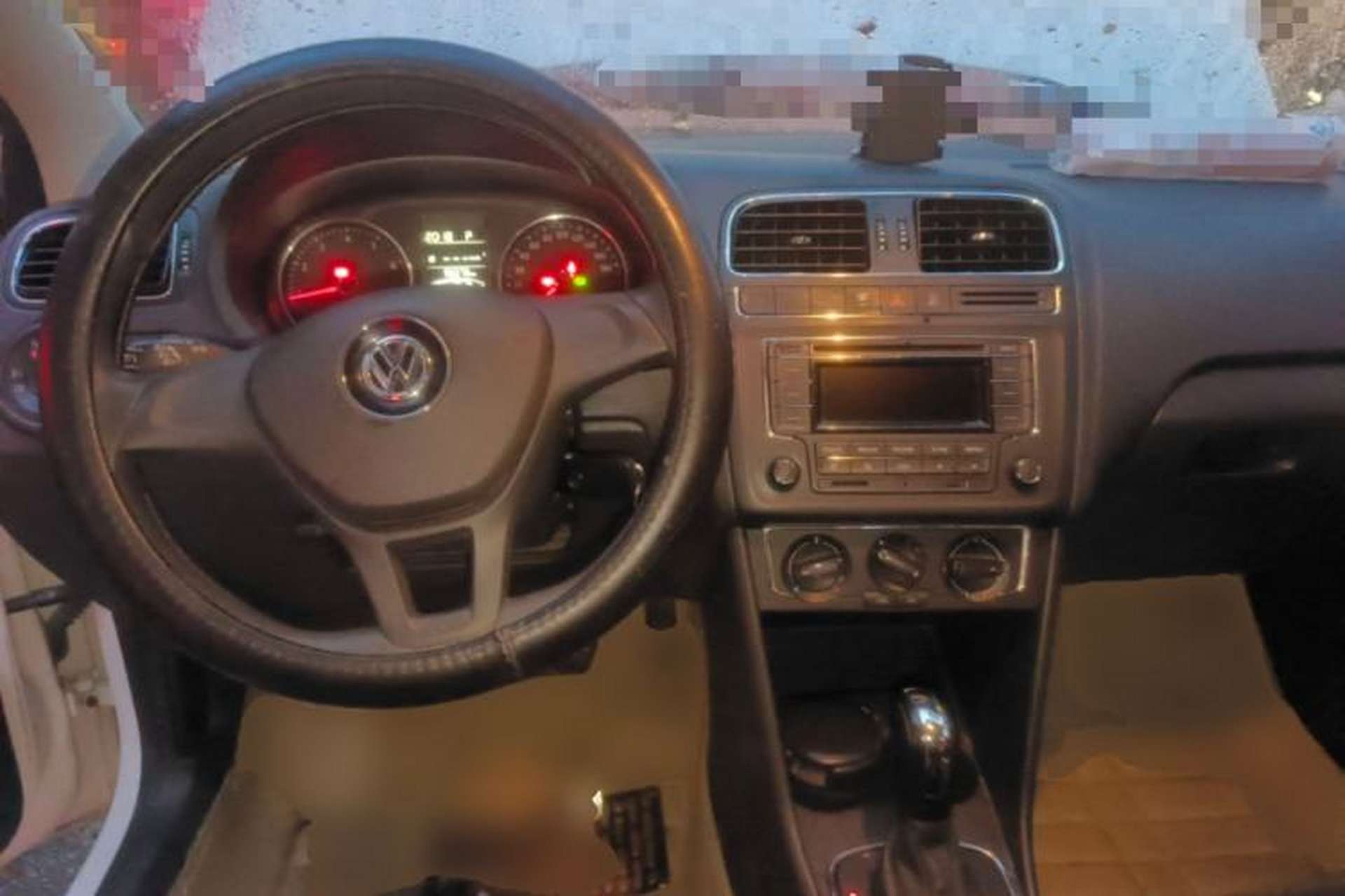 Used Volkswagen Polo 2014 1.6L Automatic Comfort Edition Center Console