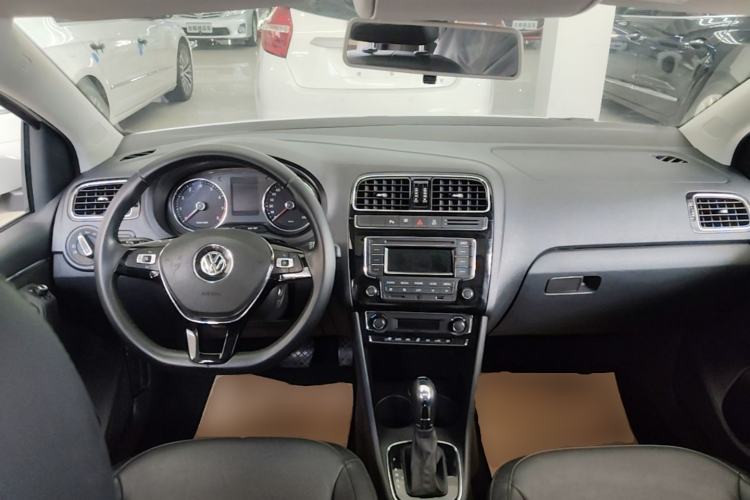 Used Volkswagen Polo 2014 1.6L Automatic Luxury Edition Center Console