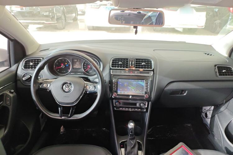 Used Volkswagen Polo 2014 1.4L Automatic Luxury Edition Center Console