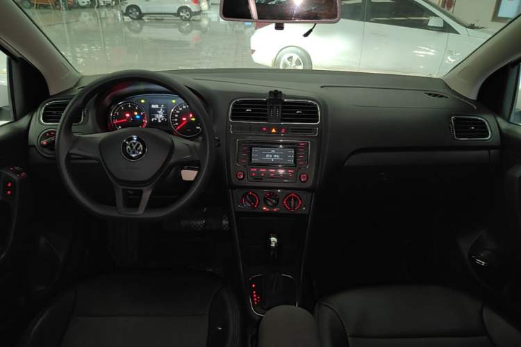 Used Volkswagen Polo 2014 1.4L Automatic Comfort Edition Center Console