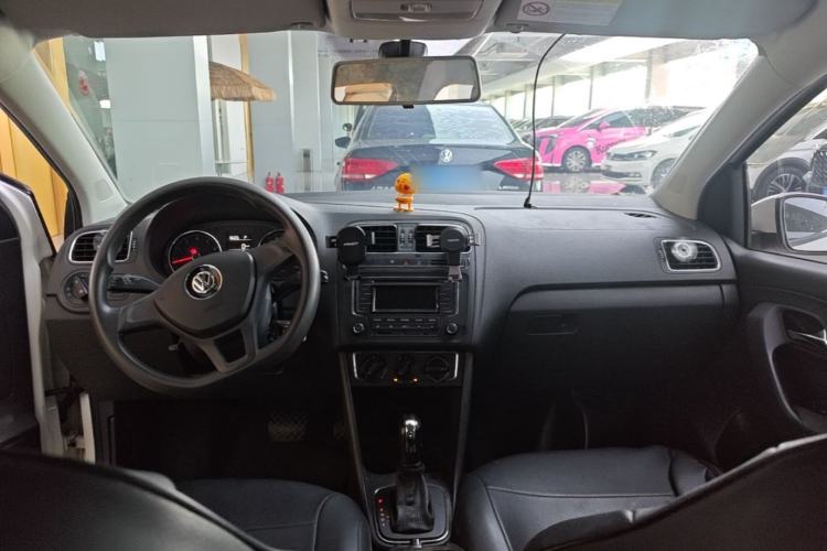 Used Volkswagen Polo 2014 1.6L Automatic Comfort Edition Center Console