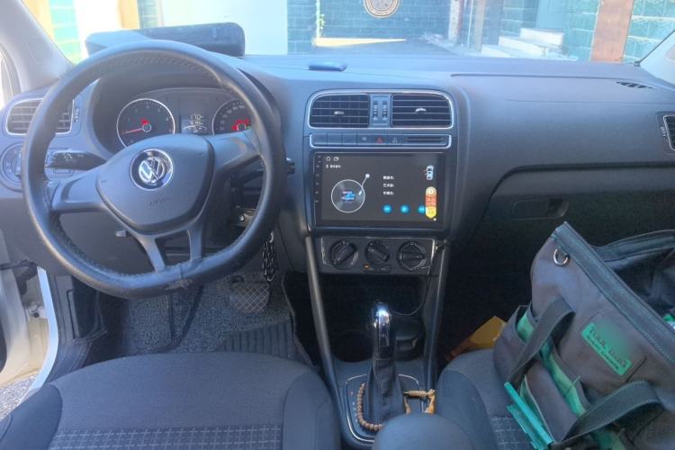 Used Volkswagen Polo 2014 1.4L Automatic Comfort Edition Center Console