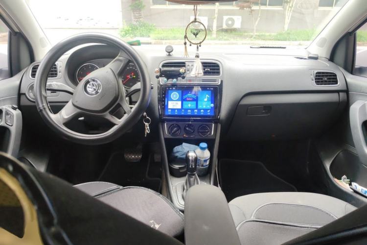 Used Volkswagen Polo 2014 1.6L Automatic Comfort Edition Center Console