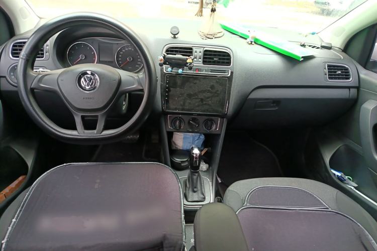 Used Volkswagen Polo 2014 1.6L Automatic Comfort Edition Center Console
