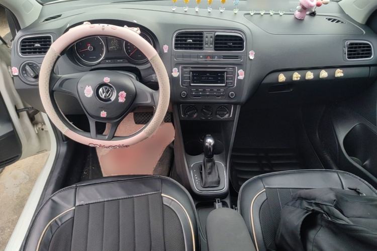 Used Volkswagen Polo 2014 1.6L Automatic Comfort Edition Center Console