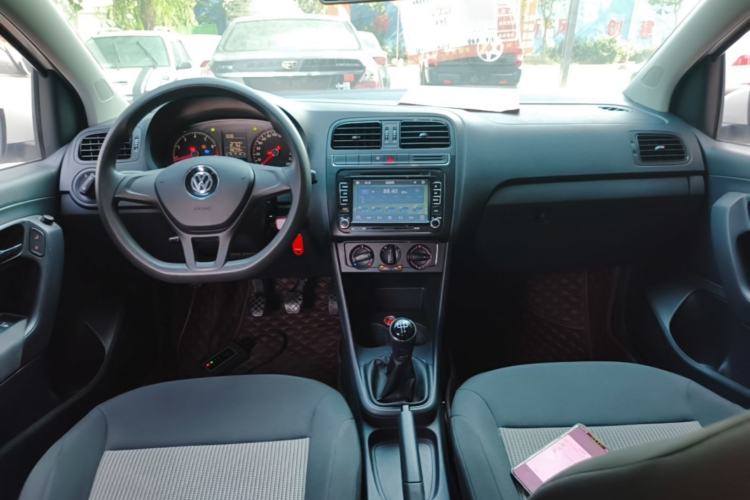 Used Volkswagen Polo 2014 1.4L Manual Fashion Edition Center Console