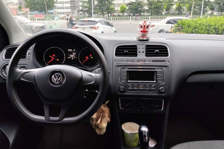 Used Volkswagen Polo 2014 1.6L Automatic Comfort Edition Center Console