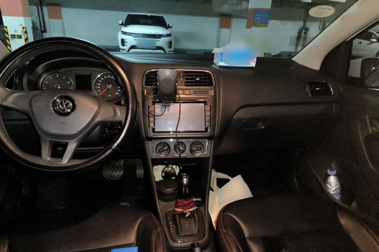 Used Volkswagen Polo 2014 1.6L Automatic Comfort Edition Center Console