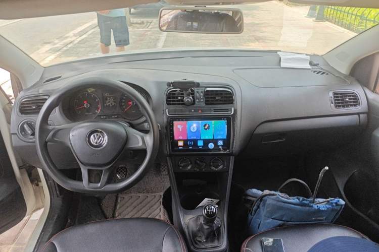 Used Volkswagen Polo 2014 1.4L Manual Fashion Edition Center Console