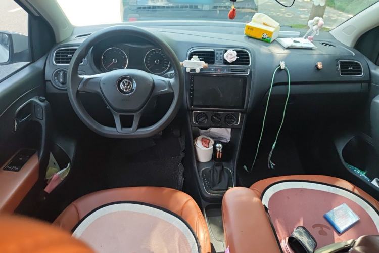 Used Volkswagen Polo 2014 1.6L Automatic Comfort Edition Center Console