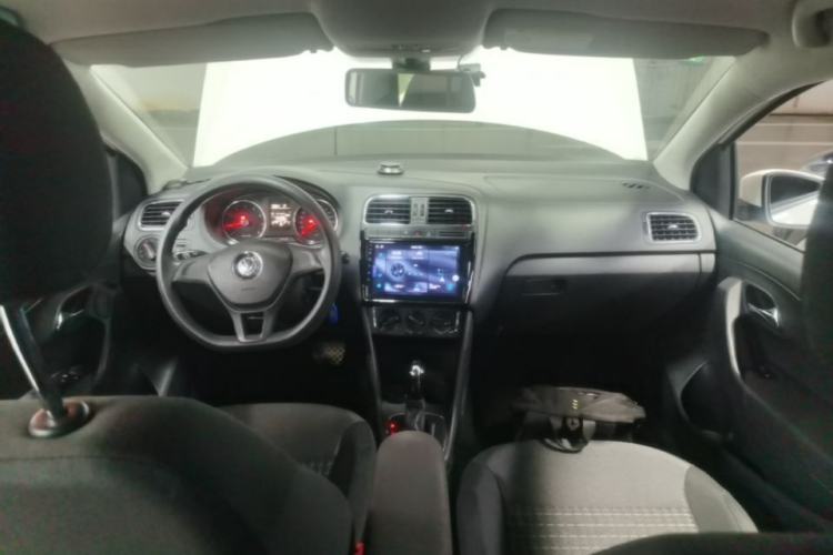 Used Volkswagen Polo 2014 1.6L Automatic Comfort Edition Center Console