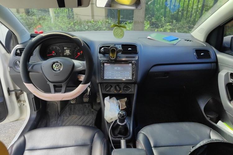 Used Volkswagen Polo 2014 1.4L Manual Fashion Edition Center Console