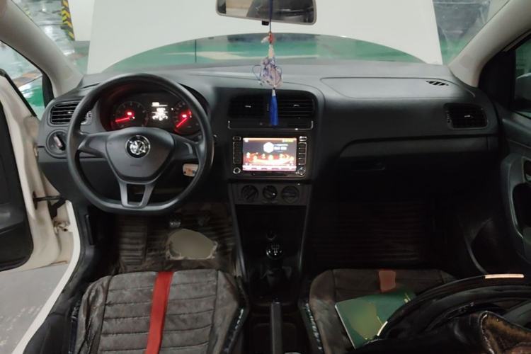 Used Volkswagen Polo 2014 1.4L Manual Fashion Edition Center Console