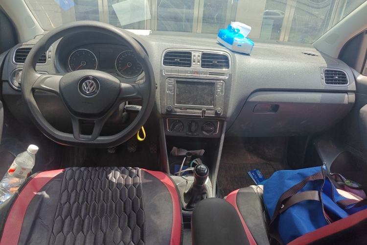 Used Volkswagen Polo 2014 1.6L Manual Comfort Edition Center Console
