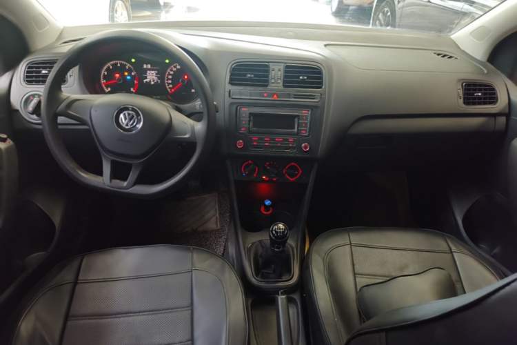Used Volkswagen Polo 2014 1.4L Manual Fashion Edition Center Console