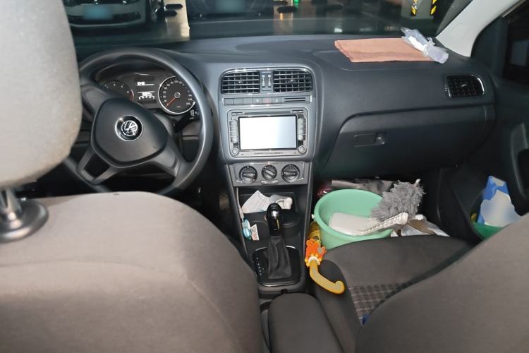 Used Volkswagen Polo 2014 1.6L Automatic Comfort Edition Center Console