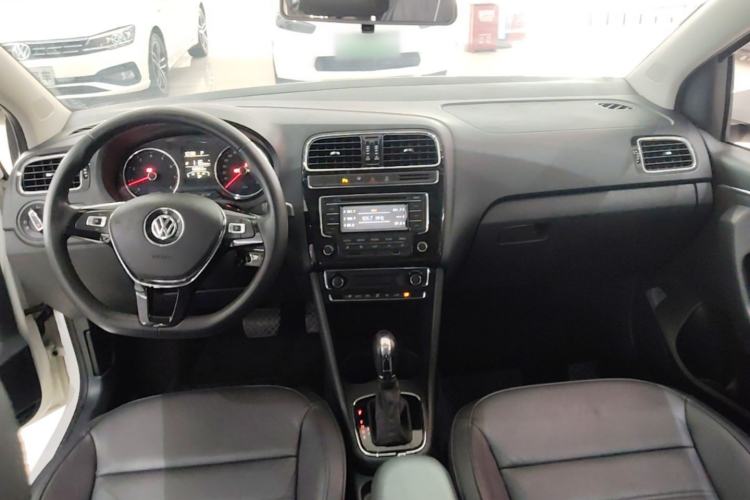 Used Volkswagen Polo 2014 1.6L Automatic Luxury Edition Center Console