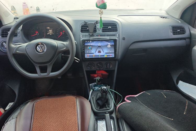 Used Volkswagen Polo 2014 1.4L Manual Fashion Edition Center Console