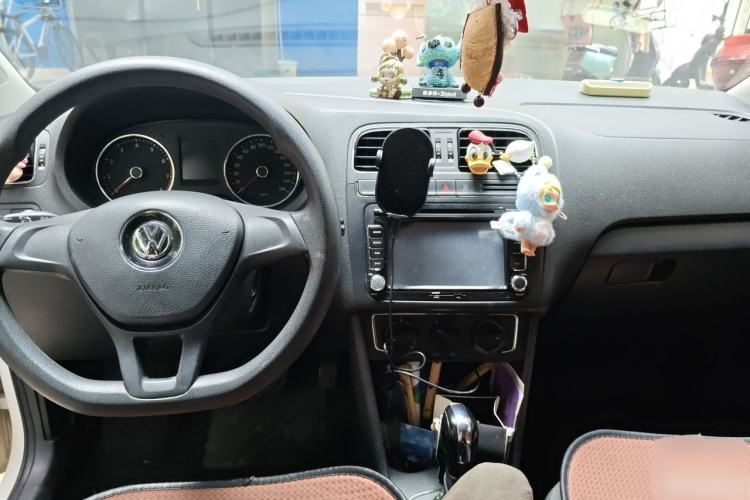 Used Volkswagen Polo 2014 1.6L Automatic Comfort Edition Center Console