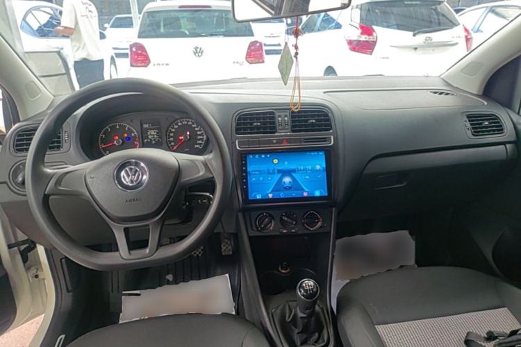 Used Volkswagen Polo 2014 1.4L Manual Fashion Edition Center Console