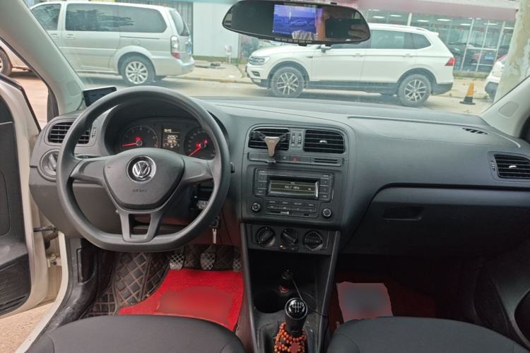 Used Volkswagen Polo 2014 1.4L Manual Fashion Edition Center Console