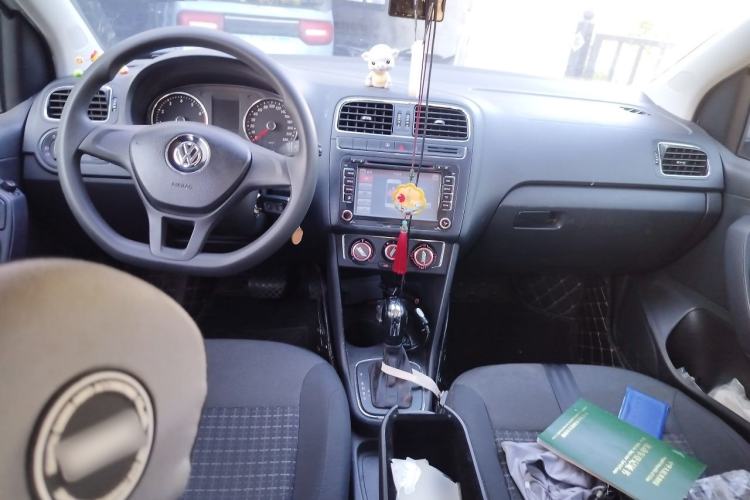 Used Volkswagen Polo 2014 1.6L Automatic Comfort Edition Center Console
