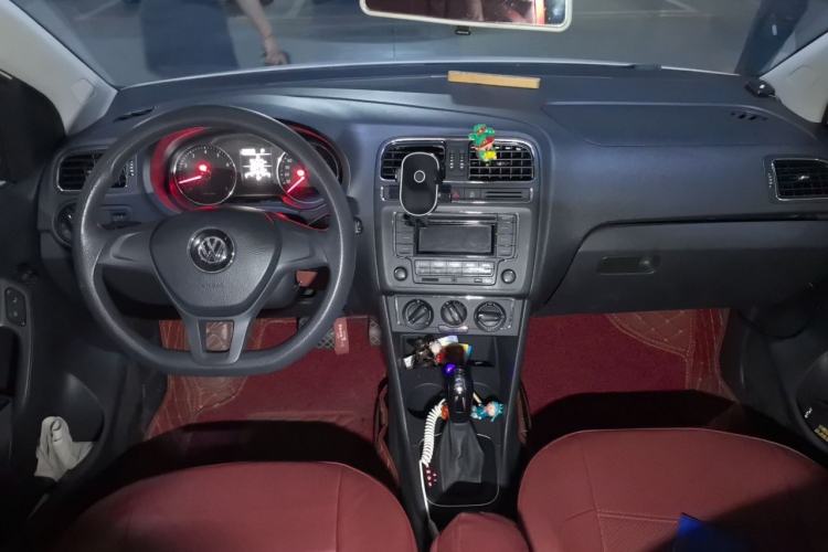 Used Volkswagen Polo 2014 1.6L Automatic Comfort Edition Center Console