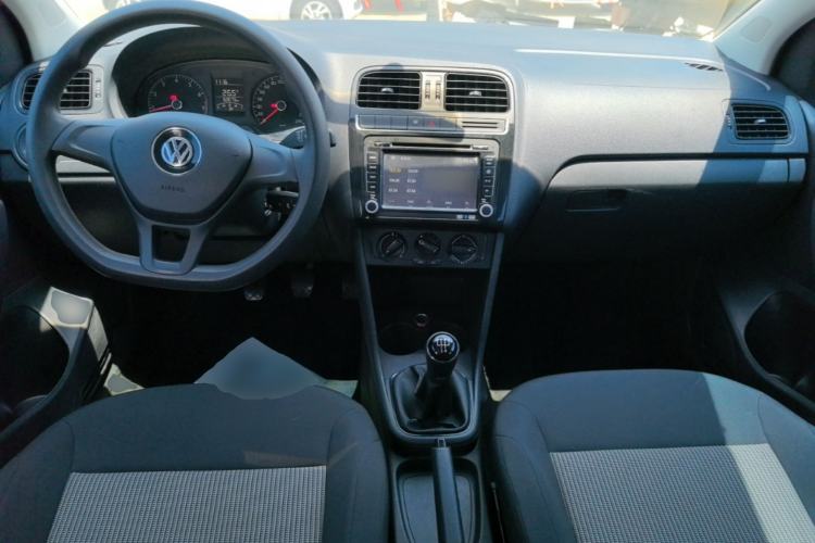 Used Volkswagen Polo 2014 1.4L Manual Fashion Edition Center Console
