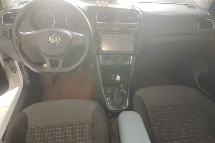 Used Volkswagen Polo 2014 1.6L Automatic Comfort Edition Center Console