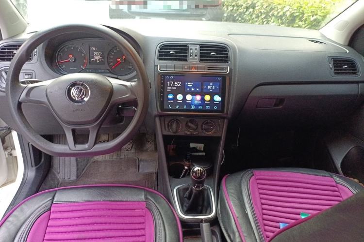 Used Volkswagen Polo 2014 1.4L Manual Fashion Edition Center Console