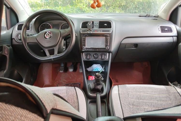 Used Volkswagen Polo 2014 1.4L Manual Comfort Edition Center Console