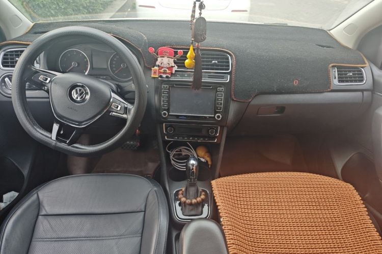 Used Volkswagen Polo 2014 1.4L Automatic Luxury Edition Center Console