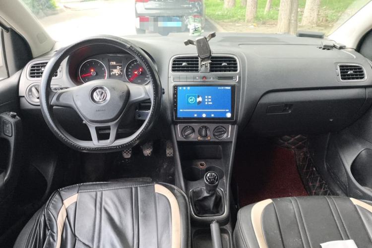 Used Volkswagen Polo 2014 1.4L Manual Fashion Edition Center Console