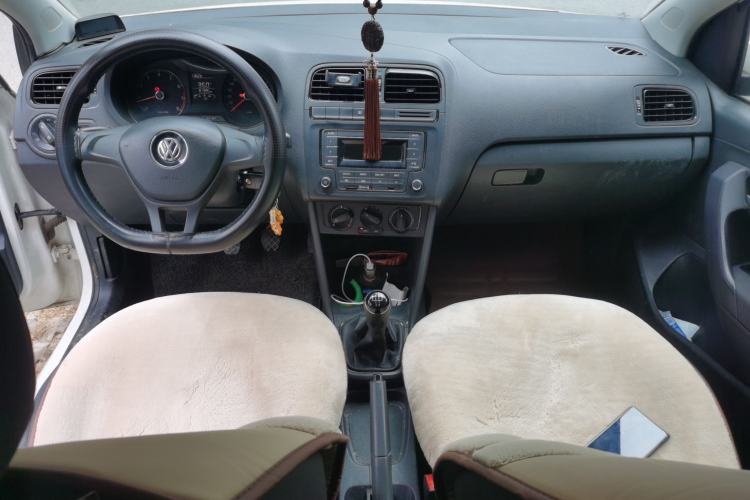 Used Volkswagen Polo 2014 1.4L Manual Fashion Edition Center Console