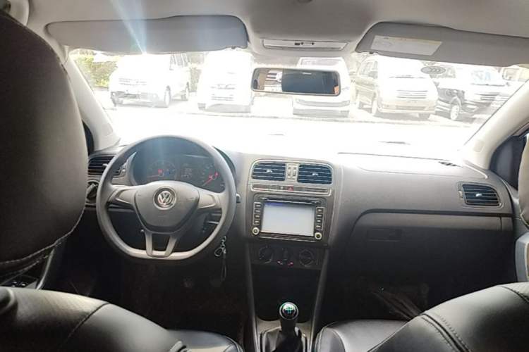 Used Volkswagen Polo 2014 1.4L Manual Fashion Edition Center Console