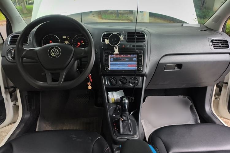 Used Volkswagen Polo 2014 1.6L Automatic Comfort Edition Center Console
