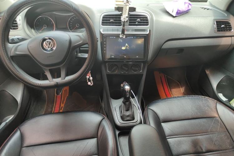 Used Volkswagen Polo 2014 1.6L Automatic Comfort Edition Center Console