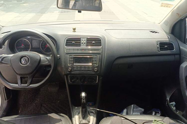 Used Volkswagen Polo 2014 1.6L Automatic Comfort Edition Center Console