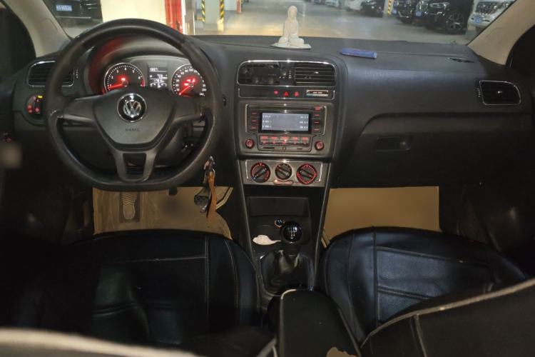 Used Volkswagen Polo 2014 1.6L Manual Comfort Edition Center Console