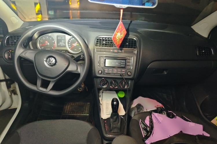 Used Volkswagen Polo 2014 1.6L Automatic Comfort Edition Center Console