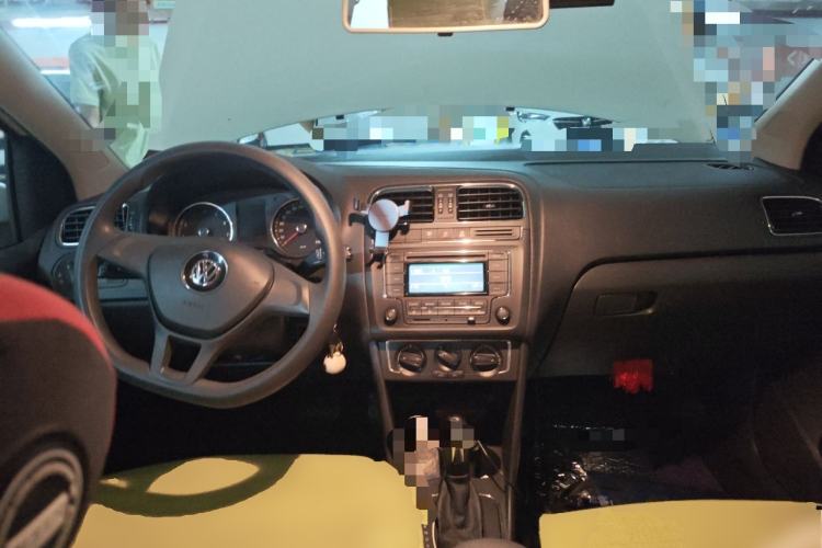 Used Volkswagen Polo 2014 1.6L Automatic Comfort Edition Center Console