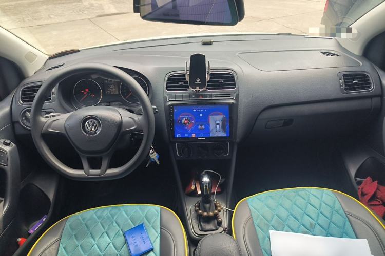 Used Volkswagen Polo 2014 1.6L Automatic Comfort Edition Center Console