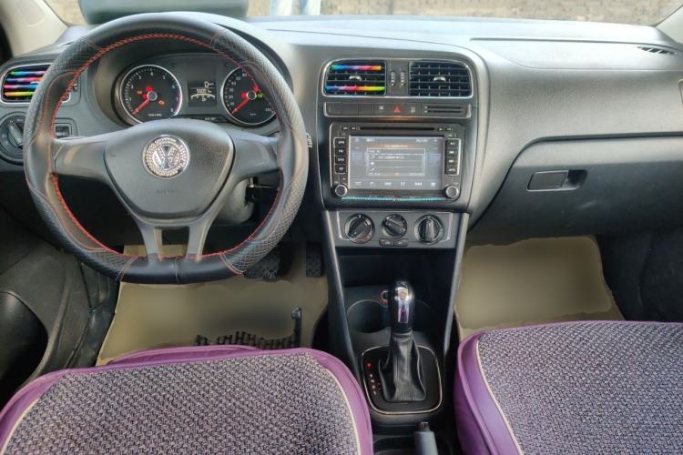 Used Volkswagen Polo 2014 1.6L Automatic Comfort Edition Center Console