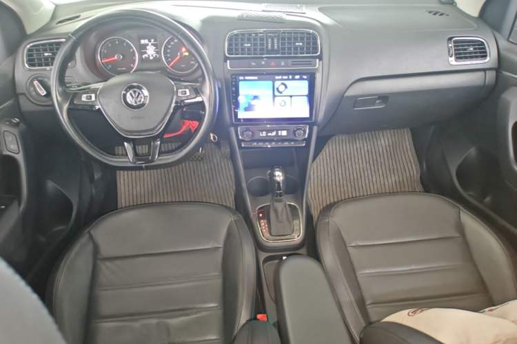 Used Volkswagen Polo 2014 1.6L Automatic Luxury Edition Center Console