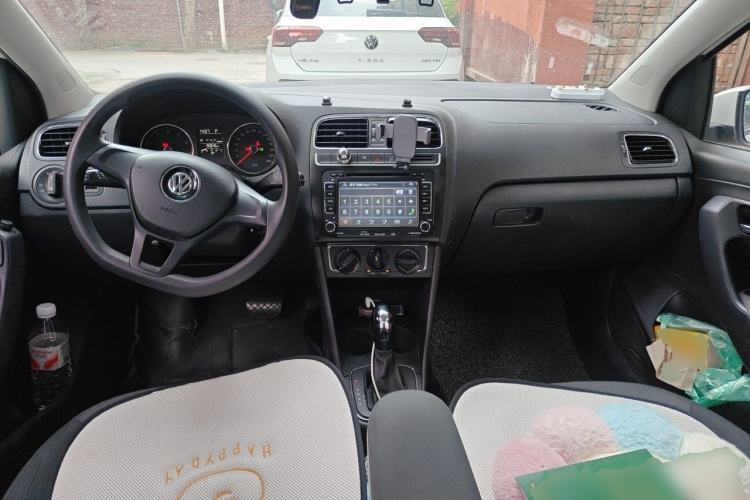 Used Volkswagen Polo 2014 1.6L Automatic Comfort Edition Center Console