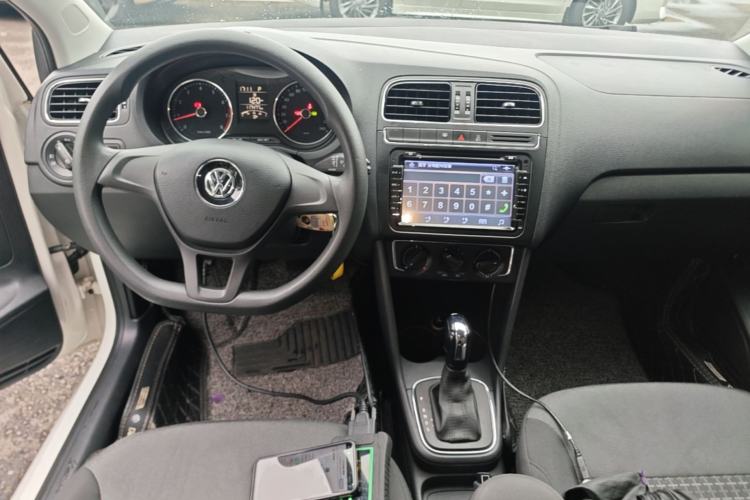 Used Volkswagen Polo 2014 1.6L Automatic Comfort Edition Center Console
