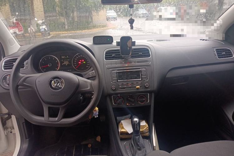 Used Volkswagen Polo 2014 1.6L Automatic Comfort Edition Center Console