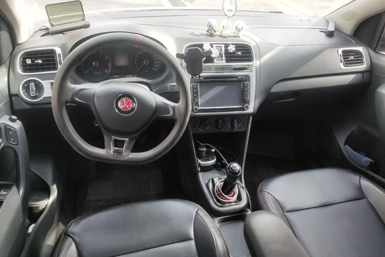 Used Volkswagen Polo 2014 1.4L Manual Fashion Edition Center Console