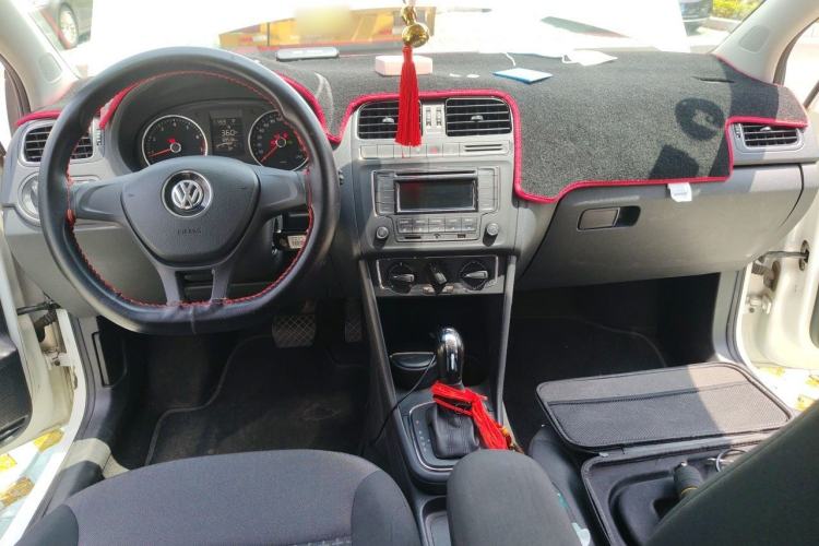 Used Volkswagen Polo 2014 1.6L Automatic Comfort Edition Center Console